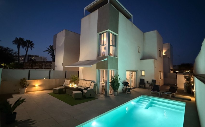 Reventa - Villa -
Santiago de la Ribera - Zona de la playa