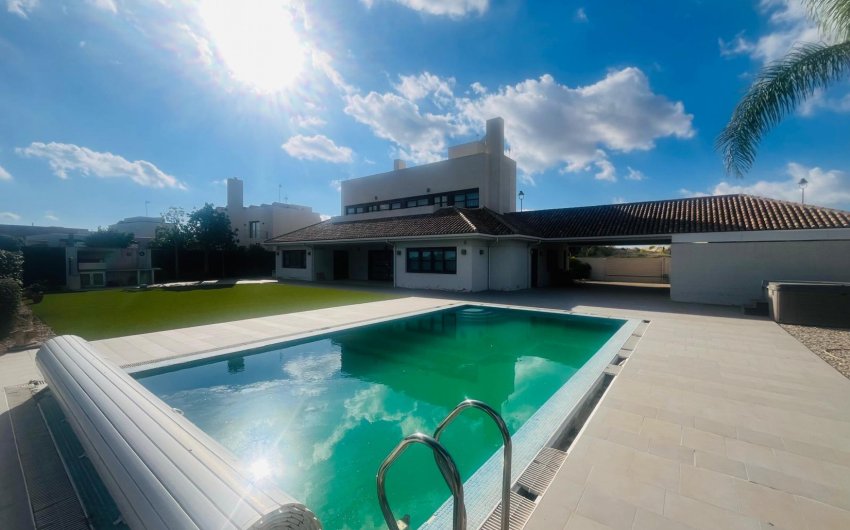 Reventa - Villa -
Sucina - Inland