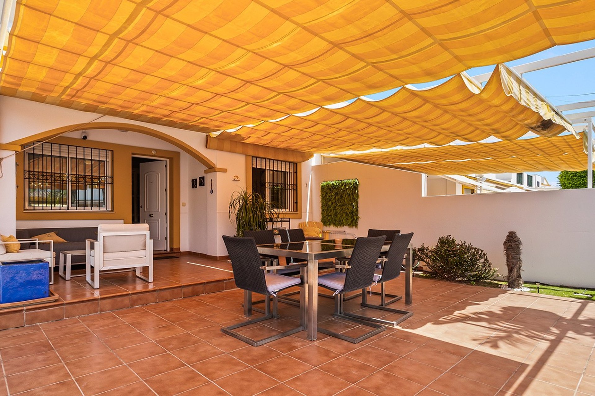 Reventa - Villa -
Torre de la Horadada - Pueblo Latino