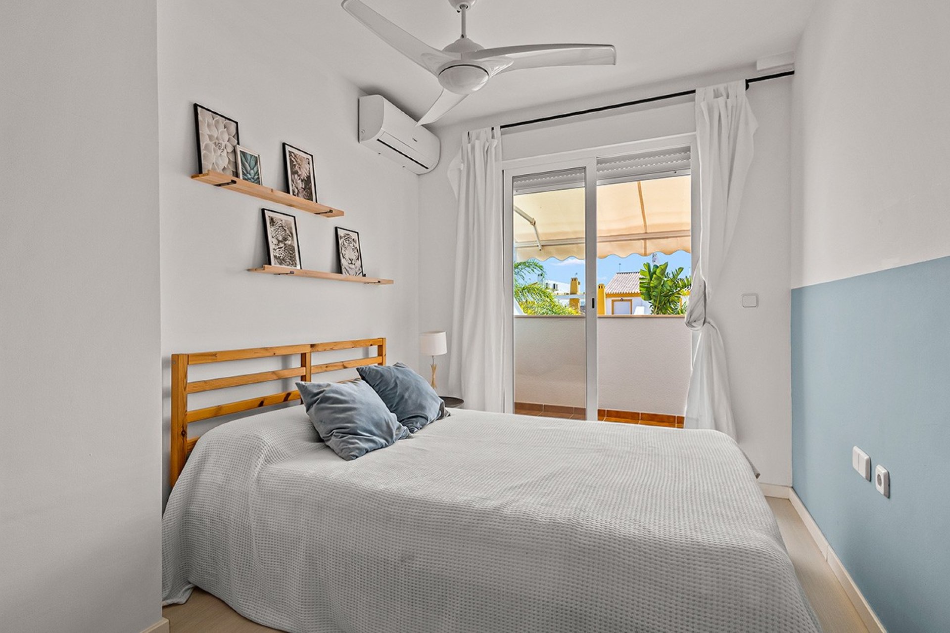 Reventa - Villa -
Torre de la Horadada - Pueblo Latino