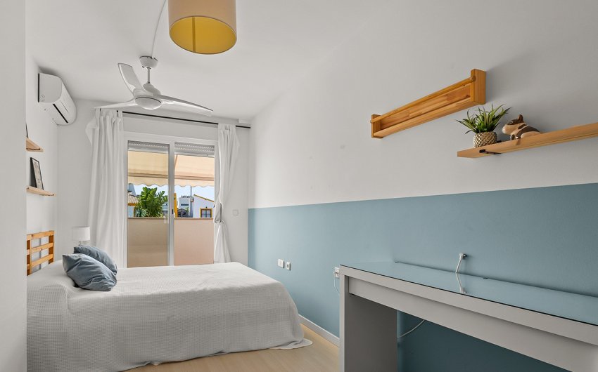 Reventa - Villa -
Torre de la Horadada - Pueblo Latino