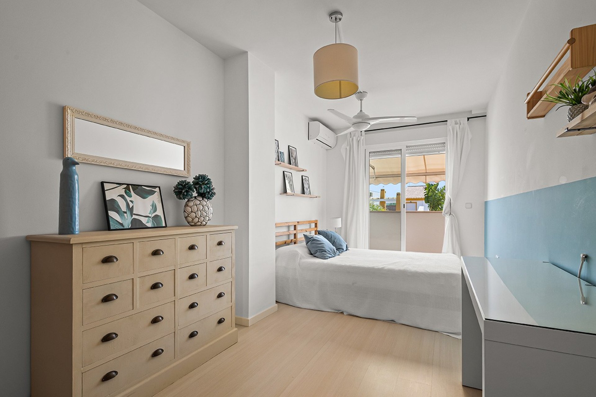 Reventa - Villa -
Torre de la Horadada - Pueblo Latino