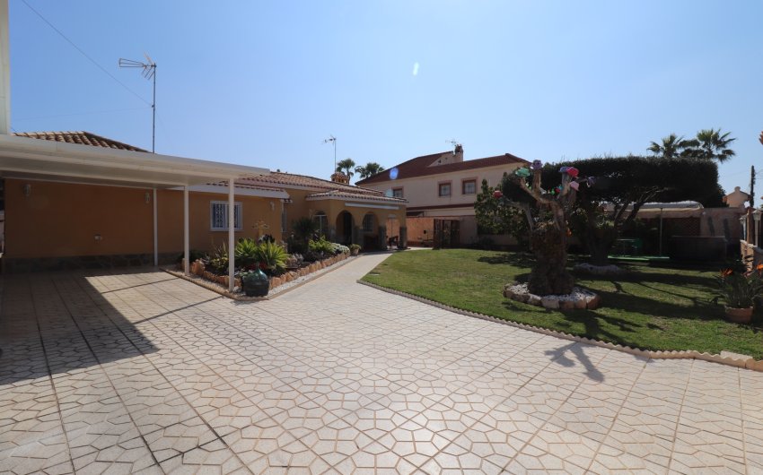 Reventa - Villa -
Torrevieja - Chaparral