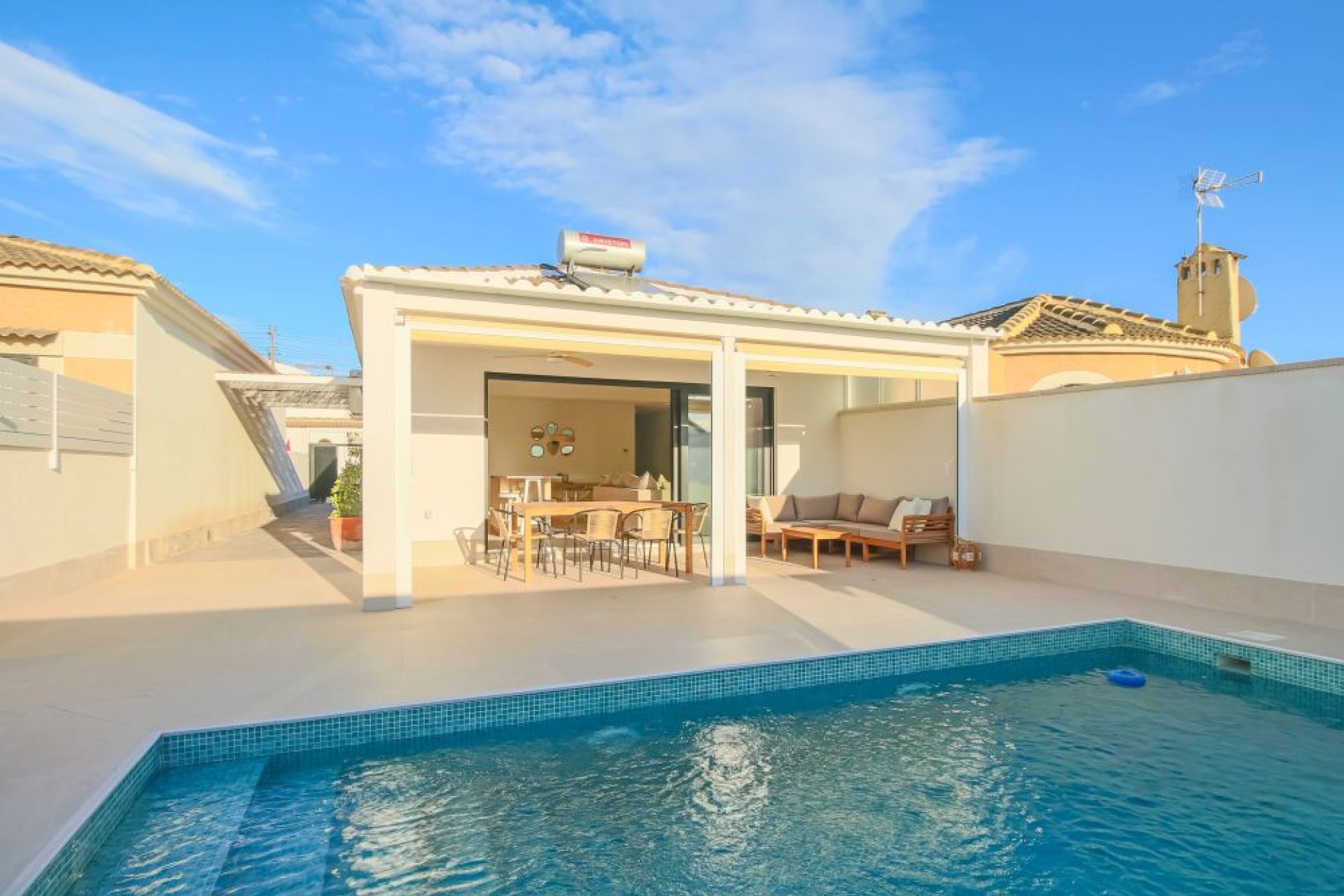 Reventa - Villa -
Torrevieja - Costa Blanca