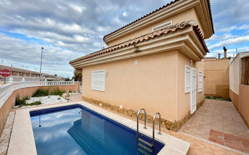 Reventa - Villa -
Torrevieja - Costa Blanca