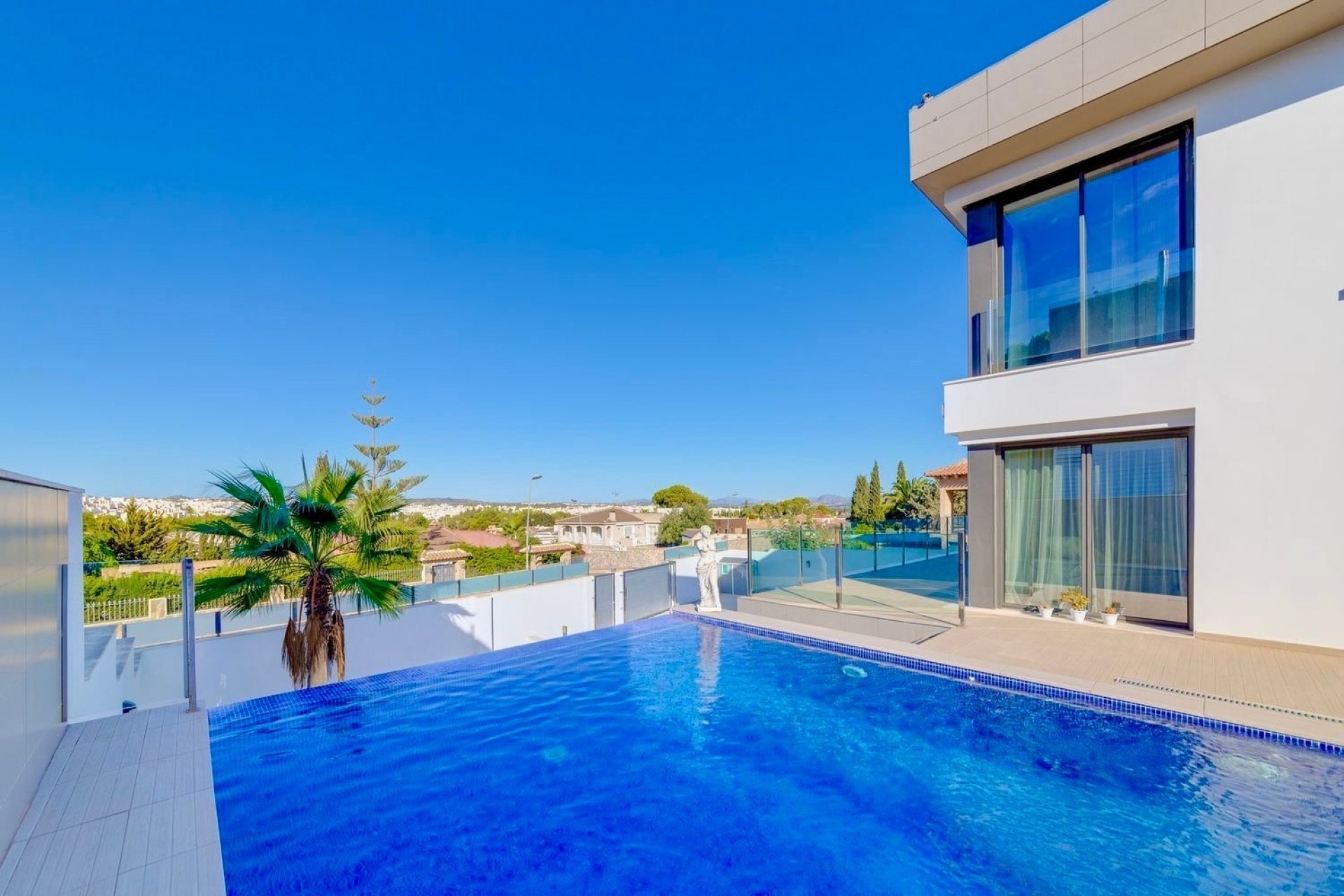 Reventa - Villa -
Torrevieja - Costa Blanca