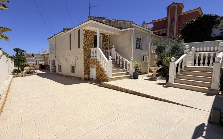 Reventa - Villa -
Torrevieja - Costa Blanca
