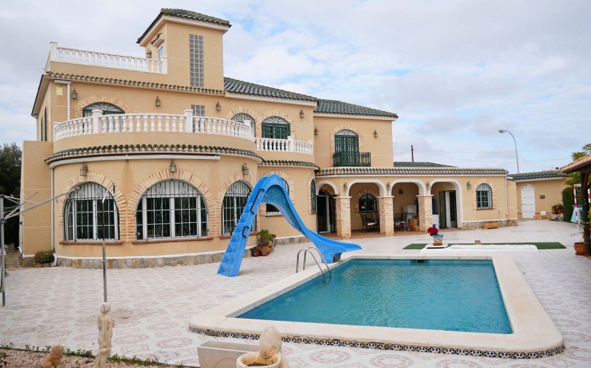 Reventa - Villa -
Torrevieja - El Chaparral