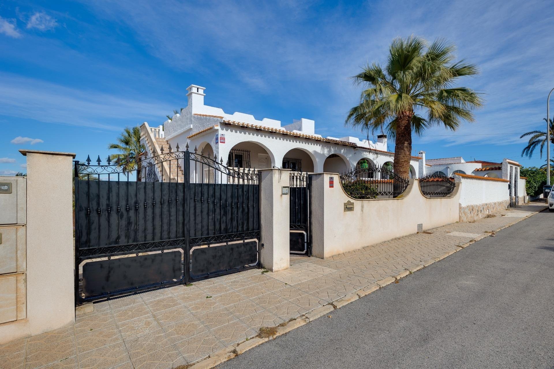 Reventa - Villa -
Torrevieja - La Siesta - El Salado - Torreta