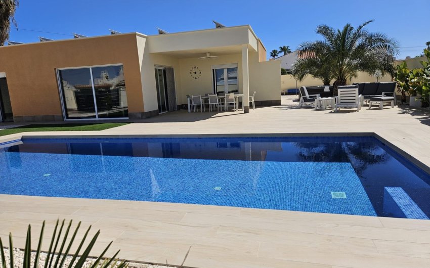 Reventa - Villa -
Torrevieja - La Siesta - El Salado - Torreta