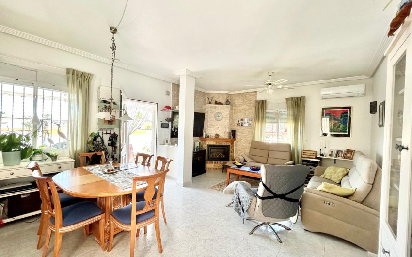 Reventa - Villa -
Torrevieja - La Siesta