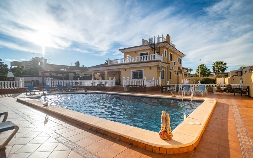 Reventa - Villa -
Torrevieja - LOS BALCONES - LOS ALTOS