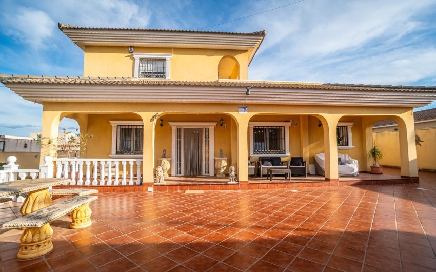 Reventa - Villa -
Torrevieja - LOS BALCONES - LOS ALTOS