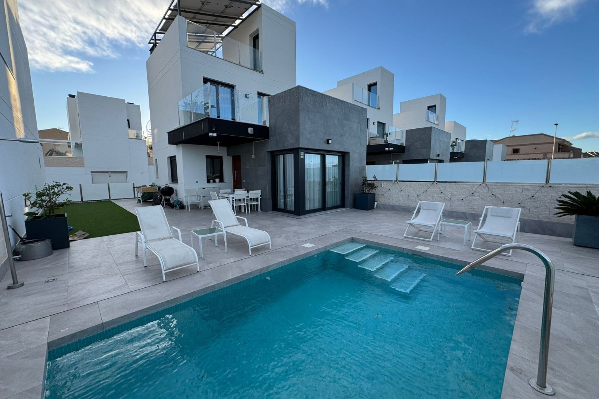 Reventa - Villa -
Torrevieja - Los Balcones