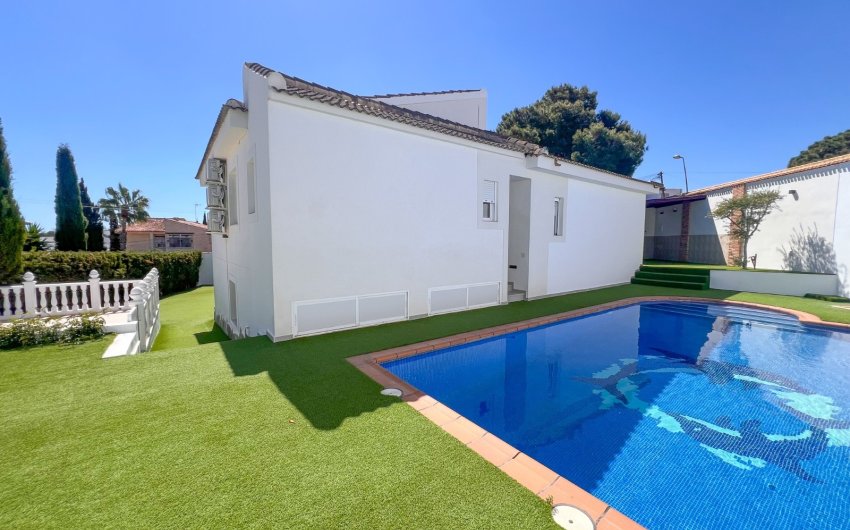 Reventa - Villa -
Torrevieja - Los Balcones