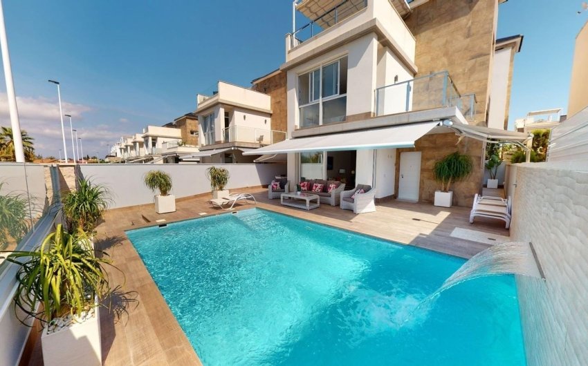 Reventa - Villa -
Torrevieja