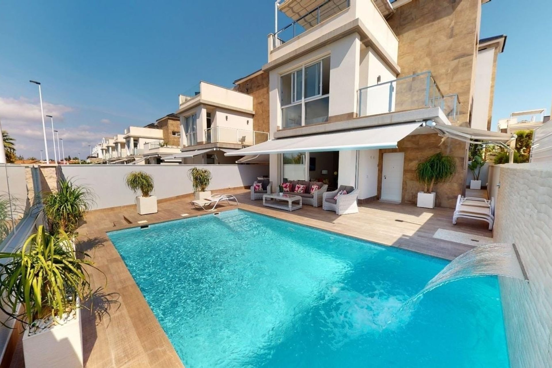 Reventa - Villa -
Torrevieja