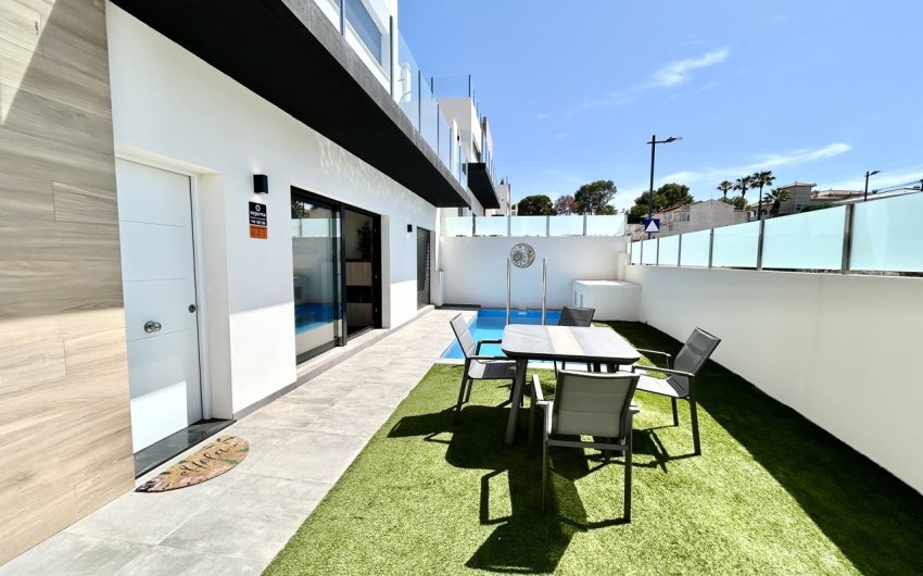 Reventa - Villa -
Villamartin - Costa Blanca
