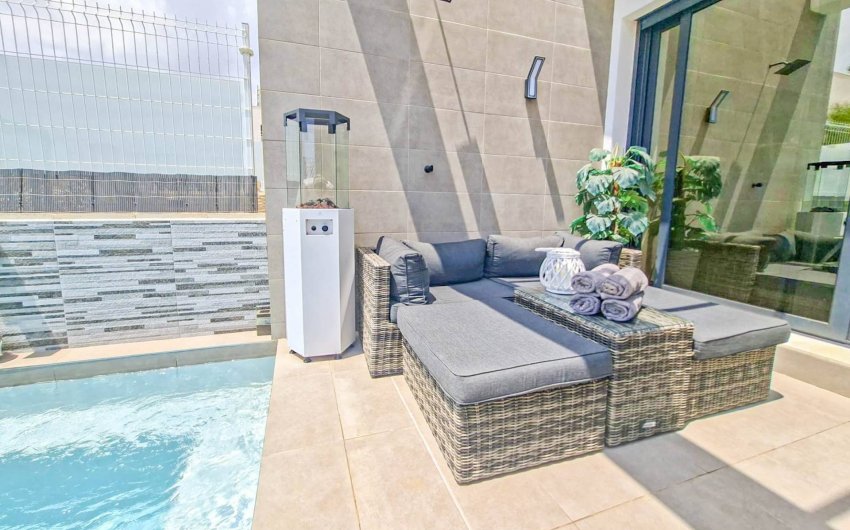 Reventa - Villa -
Villamartin - Costa Blanca
