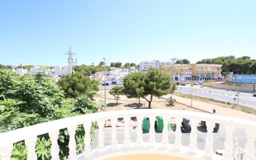 Reventa - Villa -
Villamartin - Costa Blanca
