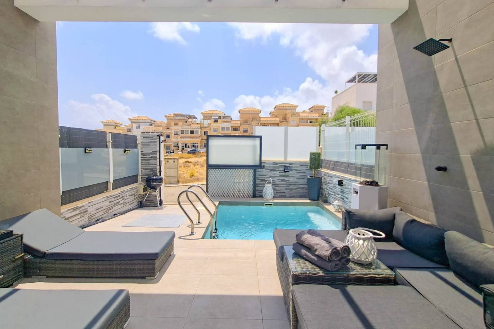 Reventa - Villa -
Villamartin - Costa Blanca