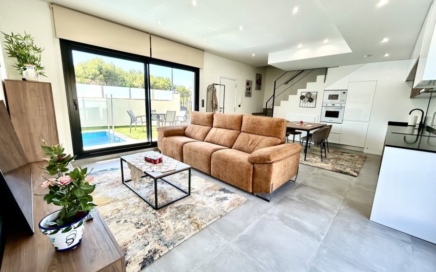 Reventa - Villa -
Villamartin - Costa Blanca