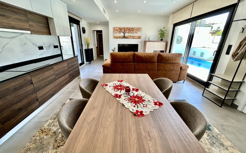 Reventa - Villa -
Villamartin - Costa Blanca