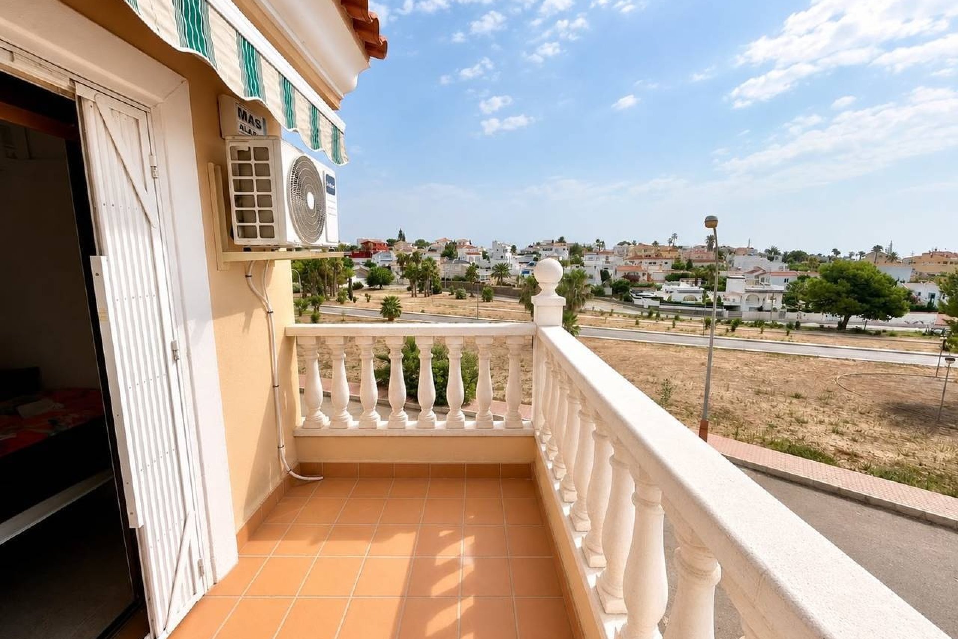 Reventa - Villa -
Villamartin - Costa Blanca