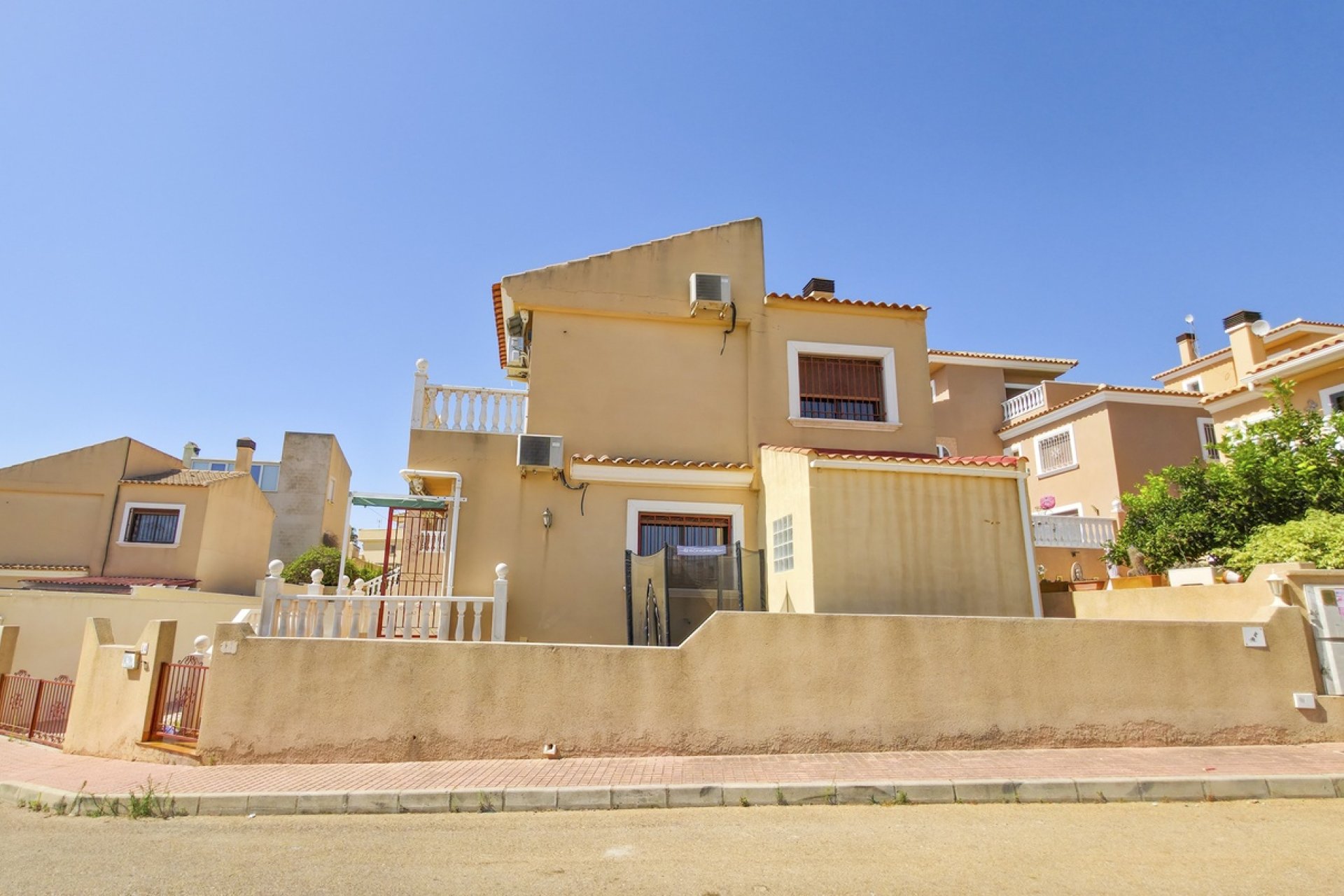 Reventa - Villa -
Villamartin - Costa Blanca