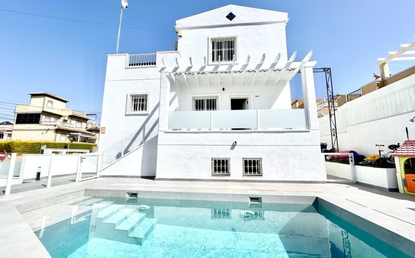 Reventa - Villa -
Villamartin - Costa Blanca