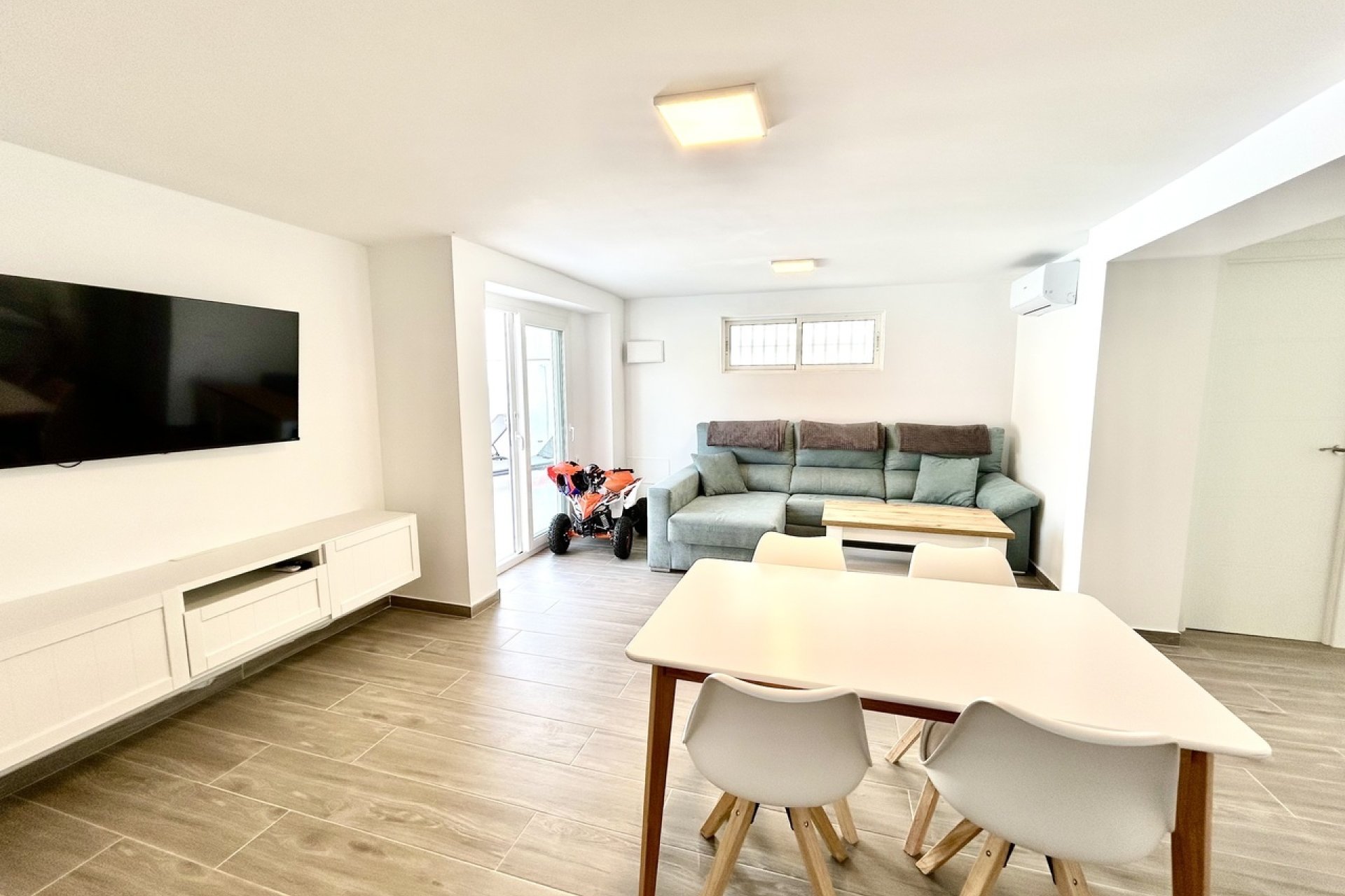 Reventa - Villa -
Villamartin - Costa Blanca