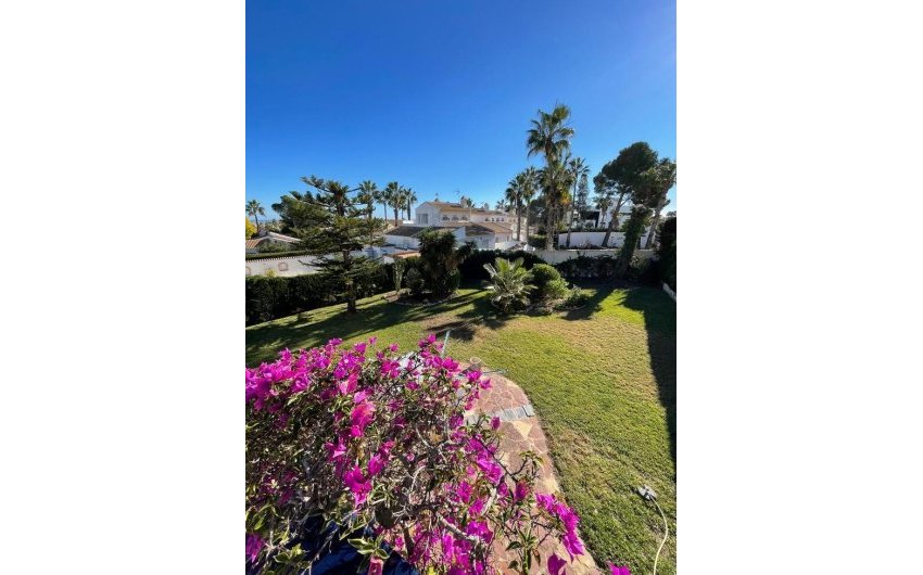Reventa - Villa -
Villamartin - Costa Blanca
