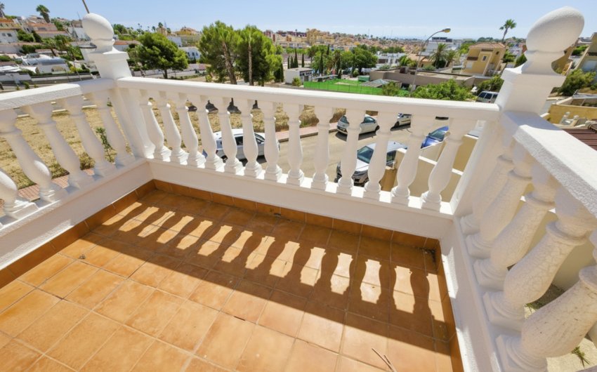 Reventa - Villa -
Villamartin - Costa Blanca