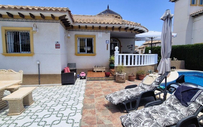 Reventa - Villa -
Villamartin - Costa Blanca