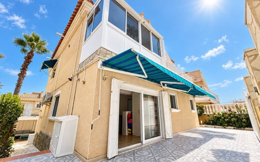 Reventa - Villa -
Villamartin - Costa Blanca
