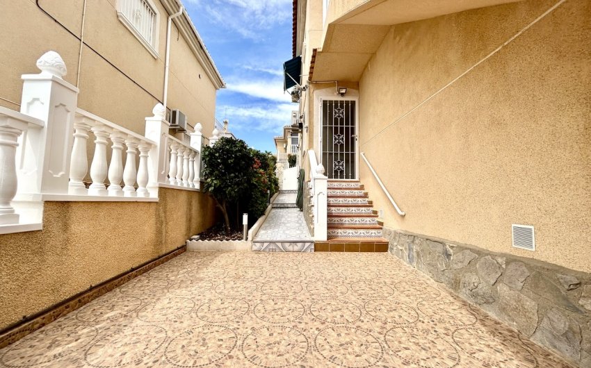 Reventa - Villa -
Villamartin - Costa Blanca
