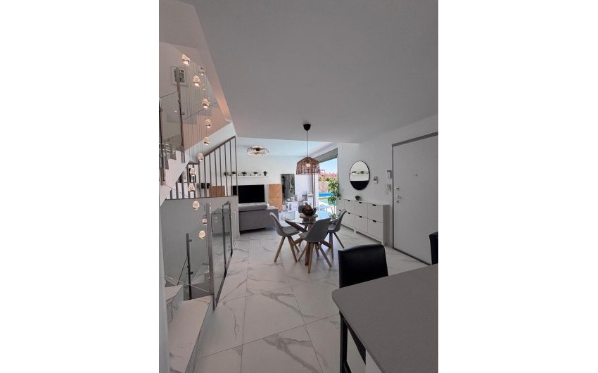 Reventa - Villa -
Villamartin - Costa Blanca
