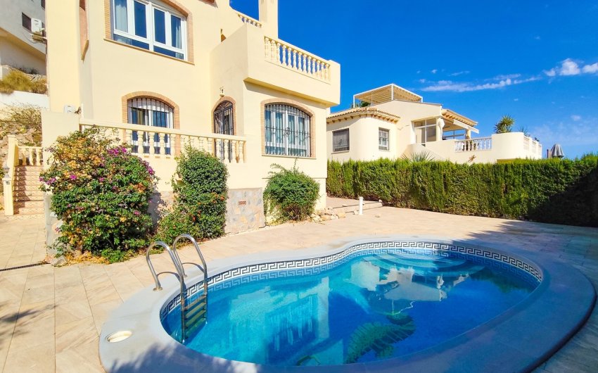 Reventa - Villa -
Villamartin - Costa Blanca