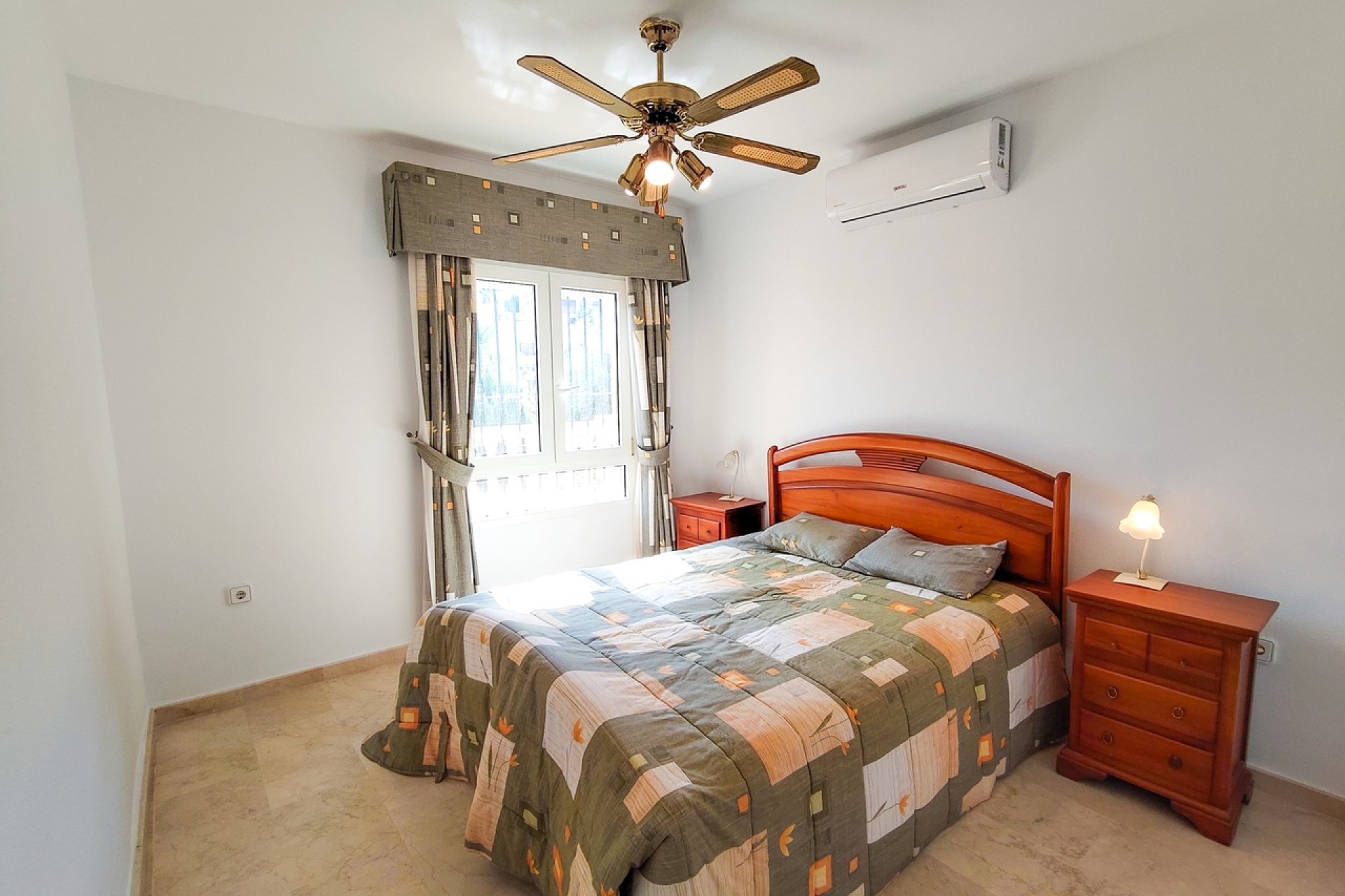 Reventa - Villa -
Villamartin - Costa Blanca