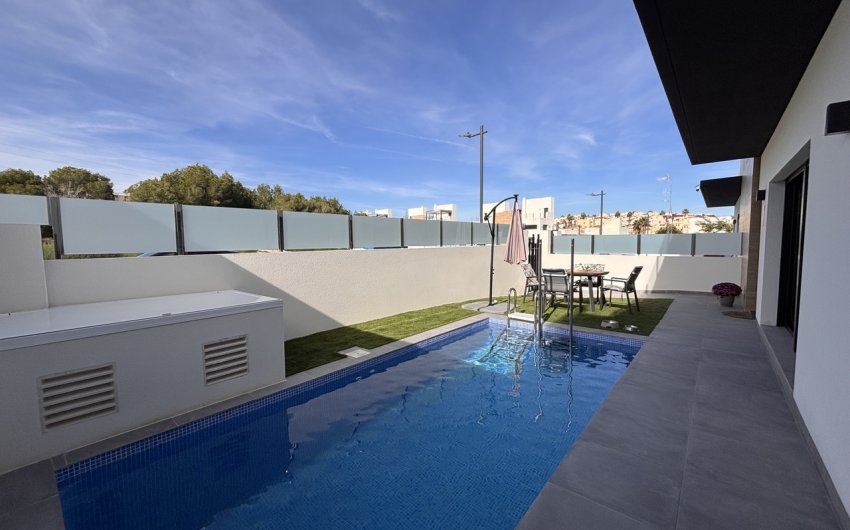 Reventa - Villa -
Villamartin - Costa Blanca
