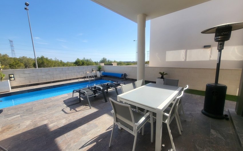 Reventa - Villa -
Villamartin - Costa Blanca
