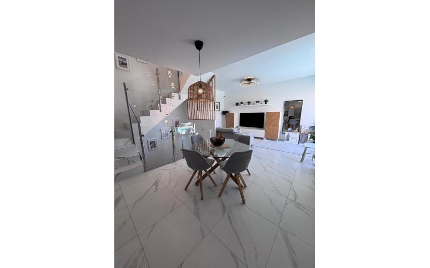 Reventa - Villa -
Villamartin - Costa Blanca