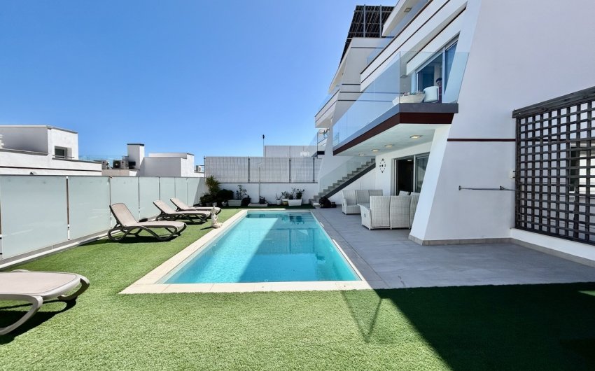 Reventa - Villa -
Villamartin - Costa Blanca