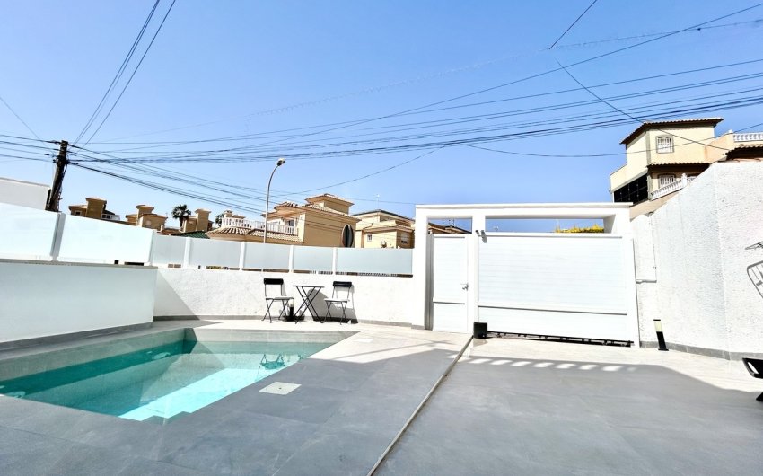 Reventa - Villa -
Villamartin - Costa Blanca