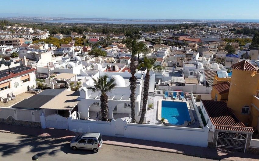 Reventa - Villa -
Villamartin - Costa Blanca