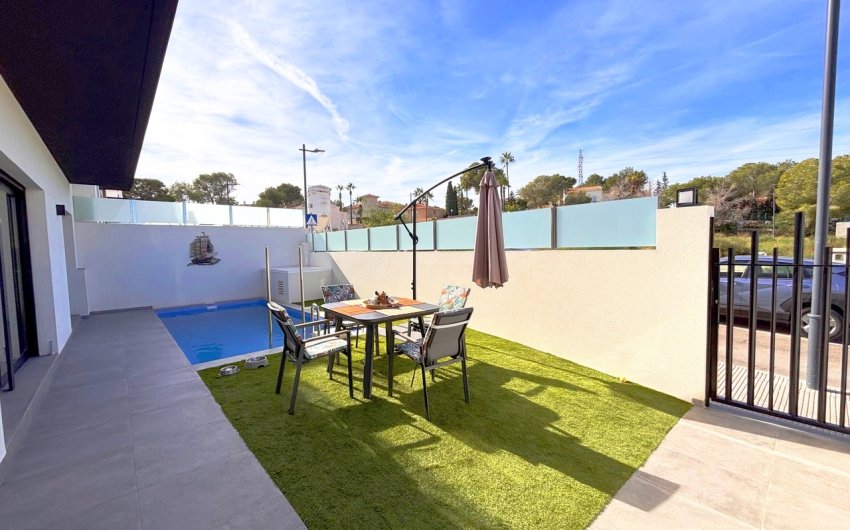 Reventa - Villa -
Villamartin - Costa Blanca