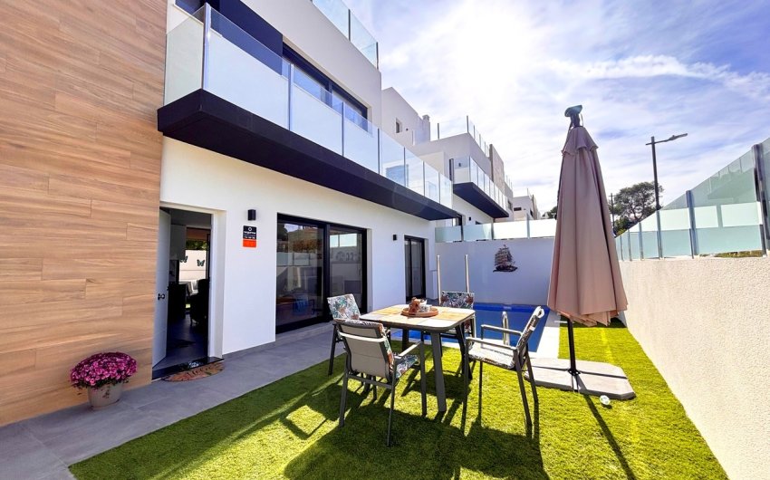 Reventa - Villa -
Villamartin - Costa Blanca
