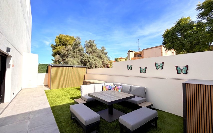 Reventa - Villa -
Villamartin - Costa Blanca