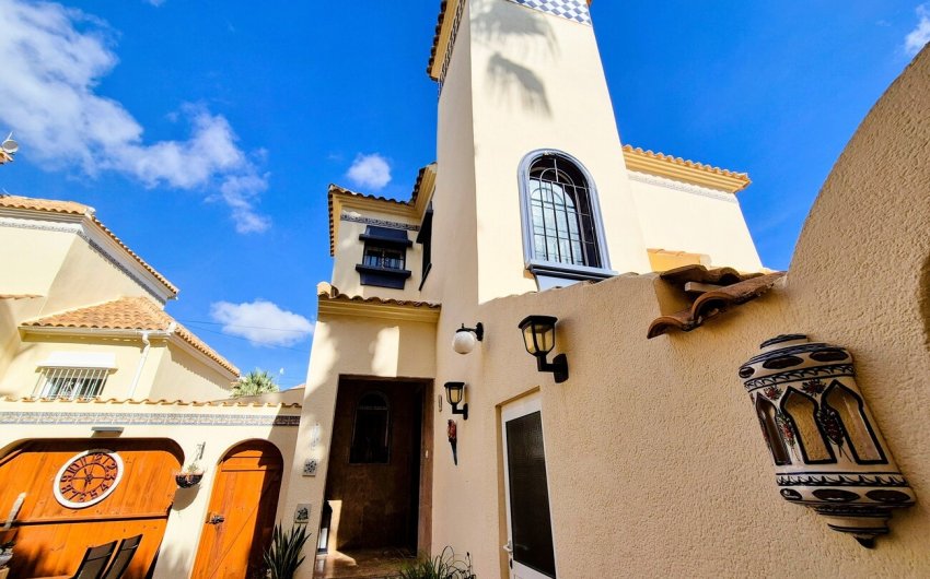 Reventa - Villa -
Villamartin - Costa Blanca