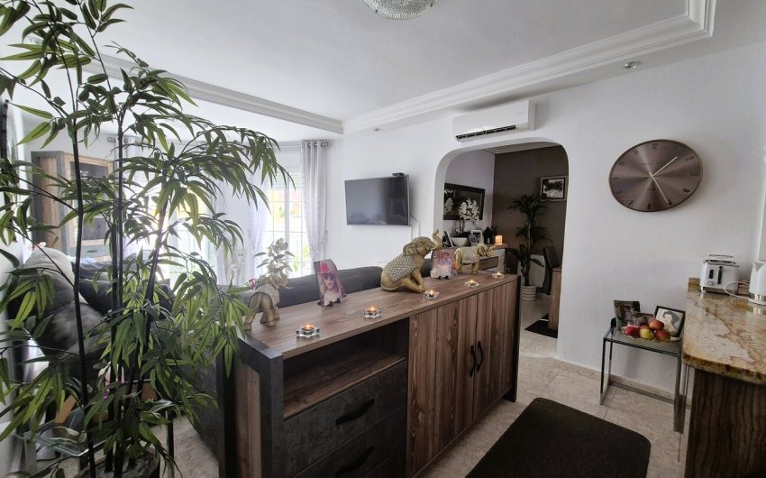 Reventa - Villa -
Villamartin - Costa Blanca